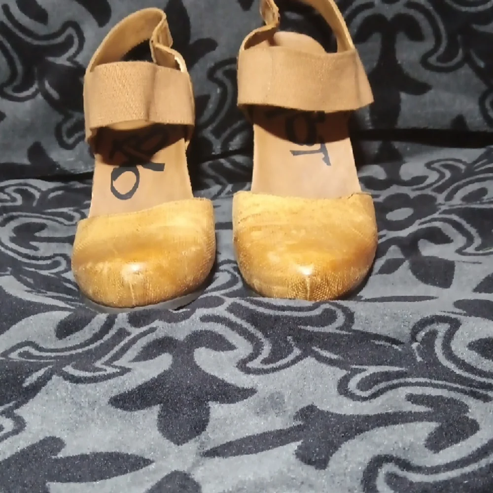 OTBT Tan Women's Sandals - Picture 3 of 8